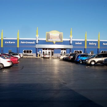 Springfield’s Incredible Food and Fun - a parking lot full of cars - Pizza Near Me - Springfield, Missouri Springfield’s Incredible Food and Fun - a parking lot full of cars - Pizza Near Me - Springfield, Missouri