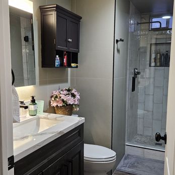 VP Design & Construction - The new bathroom. Large format, floor to ceiling tiles for the wall, built in shower - Flooring Near Me