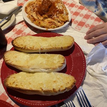 Mama Guzzardi's Italian Restaurant - Garlic bread with cheese - Italian Near Me - North Canton, Ohio Mama Guzzardi's Italian Restaurant - Garlic bread with cheese - Italian Near Me - North Canton, Ohio