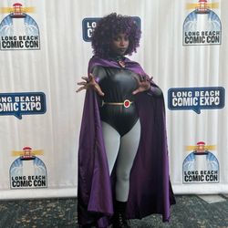 Long Beach Comic Con - Photo with LBCE backdrop