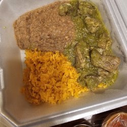 Dalias taqueria - Bone-in ribs in green sauce with beans and rice