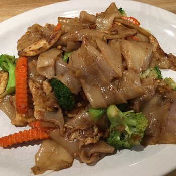 Racha Café - Chicken pad see ew - Thai Near Me - Berkeley, California