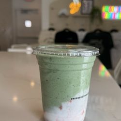 Green Brothers Juice & Smoothie - Strawberry Matcha Smoothie