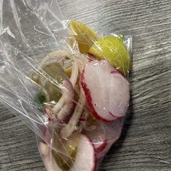 Tijuana's Tacos - Condimentos (rabano cebolla limon)
