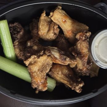 Applebee's Grill + Bar - Classic Bone-In Wings - American Near Me - Utica, Michigan