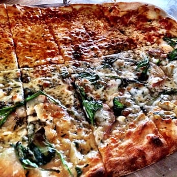 Flatbread Company - Large Half Margherita and Half Vegetarian Daily Special Pizza - Pizza Near Me - Paia, Hawaii