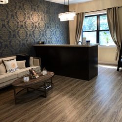 Glow Getter Salon - Main reception/waiting area