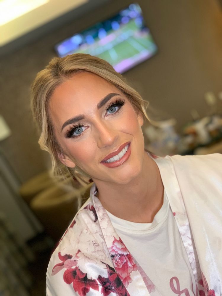 I.M Artistry by Ivonne Mendoza Logo