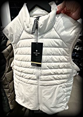 lululemon by null