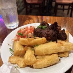 Yucca Con Chicharron Yucca Con Chicharron