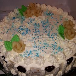 Quer - Ci sono anche torte fatte in casa solo su ordinazione.