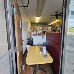 M & M BBQ - Order at the table... no dining-in... no entrance