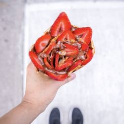 T-Swirl Crepe - Strawberry Nutella
