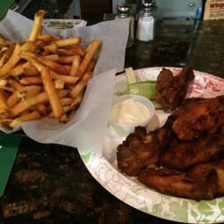 Poole Ave Bar and Liquor - Wing are good and it's a nice friendly atmosphere. Great bartender also, was right there when I needed her
