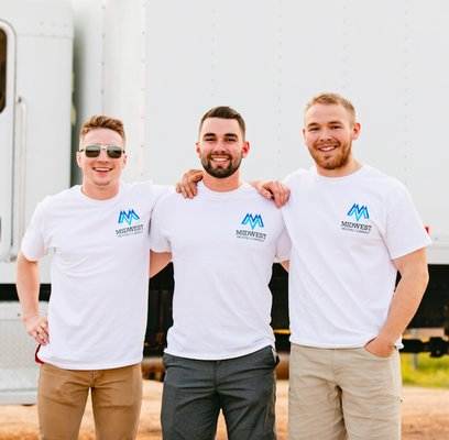Your Trusted Moving Professionals - At Midwest Moving Company, we take pride in being your go-to local and interstate moving partner, offering premium quality moving and delivery services across the entire nation. With years of experience in the industry, we have established ourselves as a trusted name, known for our reliability, professionalism, and dedication to customer satisfaction. From packing and loading to transportation and unloading, our experienced team is here to handle every aspect of your move with precision and care. When you choose Midwest Moving Company, you can trust that your belongings are in good hands. Our team of trained professionals is committed to ensuring the safety and security of your items throughout the entire moving process. Your Trusted Moving Professionals - At Midwest Moving Company, we take pride in being your go-to local and interstate moving partner, offering premium quality moving and delivery services across the entire nation. With years of experience in the industry, we have established ourselves as a trusted name, known for our reliability, professionalism, and dedication to customer satisfaction. From packing and loading to transportation and unloading, our experienced team is here to handle every aspect of your move with precision and care. When you choose Midwest Moving Company, you can trust that your belongings are in good hands. Our team of trained professionals is committed to ensuring the safety and security of your items throughout the entire moving process.
