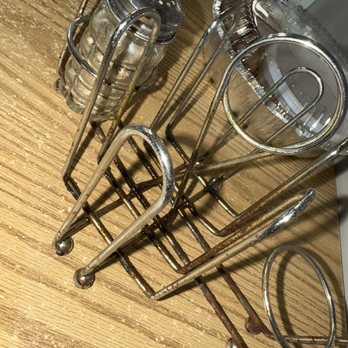 La Ponceña Restaurant - Oil and vinegar holder, super rusted , in a food business, this should be allowed - Latin American Near Me - New Brunswick, New Jersey La Ponceña Restaurant - Oil and vinegar holder, super rusted , in a food business, this should be allowed - Latin American Near Me - New Brunswick, New Jersey
