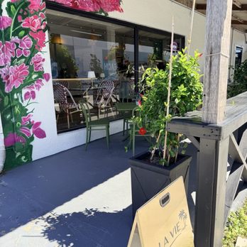 A La Vie - Patio - French Near Me - Cocoa Beach, Florida