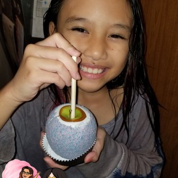 Dipped by Dee - Cotton candy caramel apple - Desserts Near Me - Aiea, Hawaii