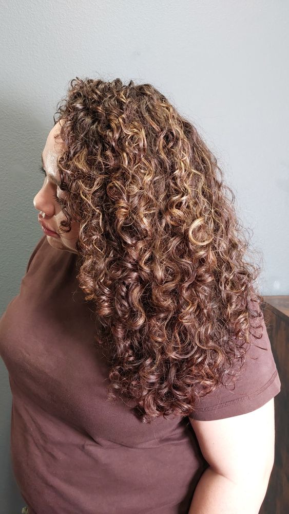 Maricel Murphy Hair Studio Logo