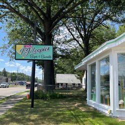 TJ Loopie's Sips & Sweets - Front of store!