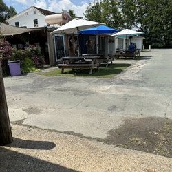 Blue Ridge Pig - Tables in front of the order window
