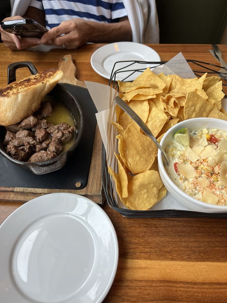 URBAN TAPROOM AND GRILL Updated October 2024 1511 N John Wayne Dr, Winterset, Iowa Sports