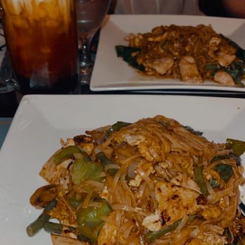 Phattra Thai Restaurant - Pad See Ew - Thai Near Me - Metuchen, New Jersey Phattra Thai Restaurant - Pad See Ew - Thai Near Me - Metuchen, New Jersey