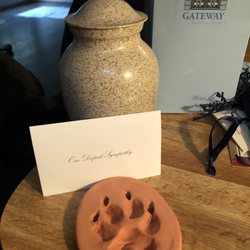 Sultan Veterinary Clinic - Urn and paw print