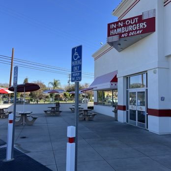 In-N-Out Burger - 1/14/25 FYI. Exterior, entrance & out door seating. - Burgers Near Me - San Fernando, California