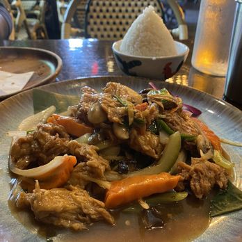Chiangmai Diner - Vegan ginger chicken - Thai Near Me - Brooklyn, New York
