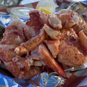 Red's Eats - Lobster roll - Seafood Near Me - Wiscasset, Maine