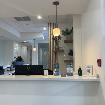 Hobe Sound Dentistry - Front desk as you enter the first floor practice, off Bridge Road, plenty of free and accessible parking. - Cosmetic Dentists Near Me - Hobe Sound, Florida Hobe Sound Dentistry - Front desk as you enter the first floor practice, off Bridge Road, plenty of free and accessible parking. - Cosmetic Dentists Near Me - Hobe Sound, Florida