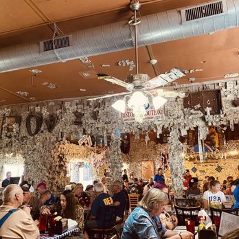 Oatman Hotel - American Near Me - Oatman, Arizona