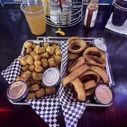 Bigfoot Pub & Eatery - Tots and onion rings