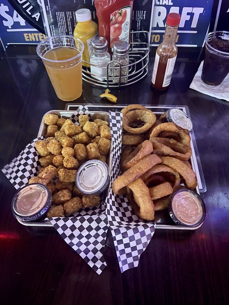 Social spots from Bigfoot Pub & Eatery