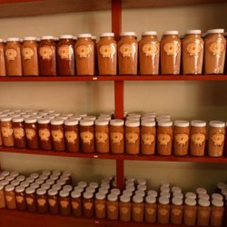 La Reyna - CAJETA ENVINADA, QUEMADA, VAINILLA, FRESA, CAFE, ROMPOPE Y ENV C/NUEZ