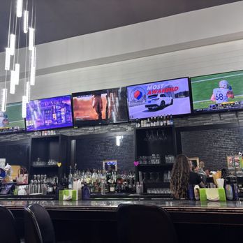 HydeOut Kitchen & Bar - Bar area - Bars Near Me - Columbus, Ohio