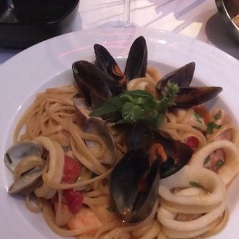 Zino - Pasta with clams, mussels and calamari. - Italian Near Me - Paris, 75