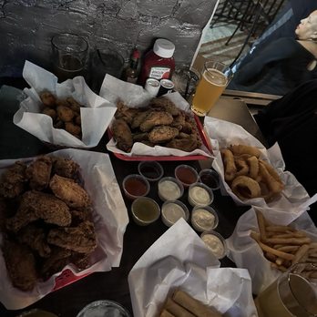 Cedars corner bar and kitchen - Get some snacks and sauce - Burgers Near Me - Fairfield, California Cedars corner bar and kitchen - Get some snacks and sauce - Burgers Near Me - Fairfield, California