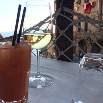 Dau Cila - House white wine (really good!) and a spritz with Campari orange - Wine Bars Near Me - La Spezia, SP
