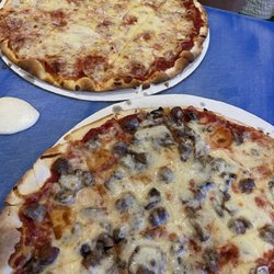 Buck's Pizza - Pepperoni top, sausage and mushroom bottom