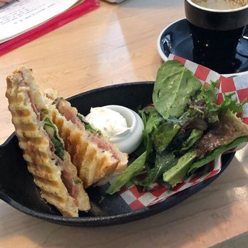 Café Pista - Breakfast & Brunch Near Me - Montreal, Quebec Café Pista - Breakfast & Brunch Near Me - Montreal, Quebec