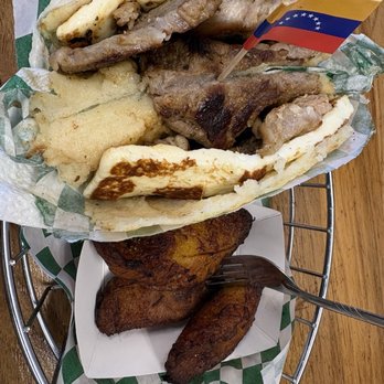Rika Arepa Express - Carne y Queso à la Plancha - Venezuelan Near Me - Las Vegas, Nevada