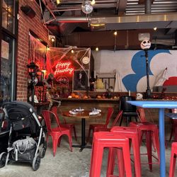 Bridget Foy's - Outdoor seating area