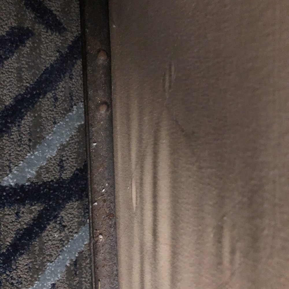 Viking Jr Motel - This is the dirt and grim on the bed frame. - Hotels Near Me - Saint Peter, Minnesota