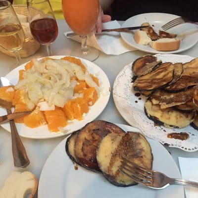 Taberna Salinas by null