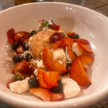 Running Goose - Pavlova - Gastropubs Near Me - Los Angeles, California Running Goose - Pavlova - Gastropubs Near Me - Los Angeles, California