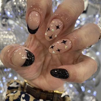 Daisy Nails - Happy New Year sparkle - Nail Salons Near Me - Lancaster, California Daisy Nails - Happy New Year sparkle - Nail Salons Near Me - Lancaster, California