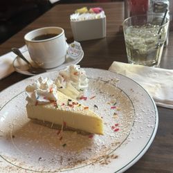 Cheese Cake my eye! Cheese Swoon Pie! Look at the PRESENTATION! And double shot of my baby's love of WHIPPED CREAM!