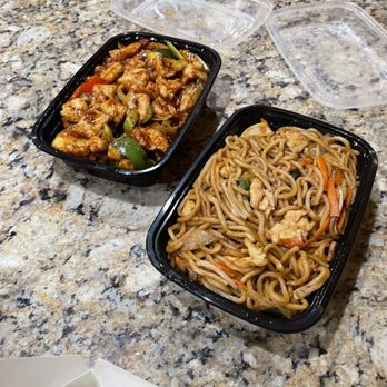 China Stix - Hunan chicken (spicy) and chicken chow mein - Chinese Near Me - Fairfield, California China Stix - Hunan chicken (spicy) and chicken chow mein - Chinese Near Me - Fairfield, California